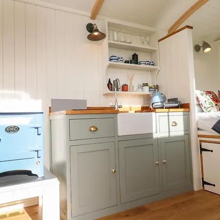 Lower Trewern Shepherds Hut * Penzance