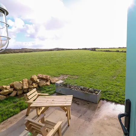 Lower Trewern Shepherds Hut Holiday home Penzance